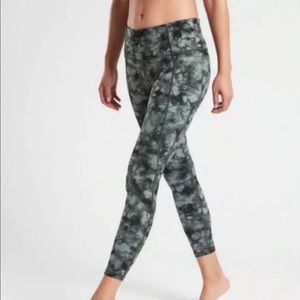 EUC Athleta Powervita Tie-Dyed Salutation Leggings